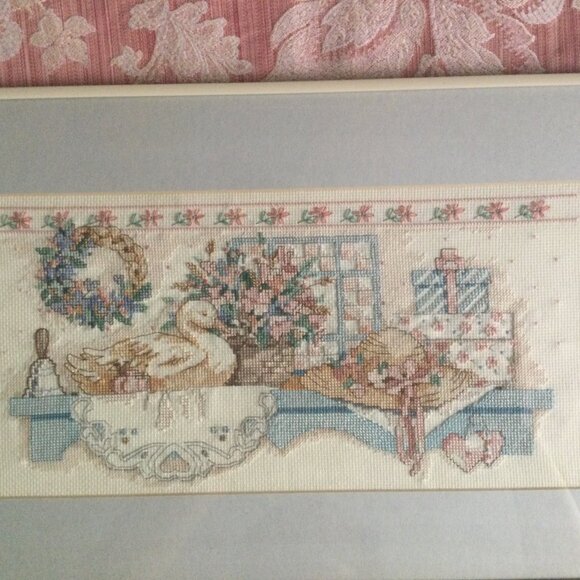 Vintage needlepoint swan flowers with Larson Juhl frame wall hanging home decor - Picture 2 of 3